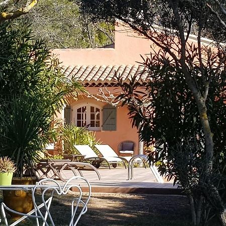 Pierres Blanches Acomodação com café da manhã Cotignac Exterior foto