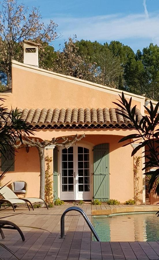 Pierres Blanches Acomodação com café da manhã Cotignac Exterior foto